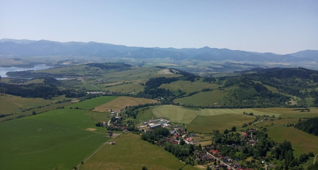 Čereňová skala Jánošíkov stôl